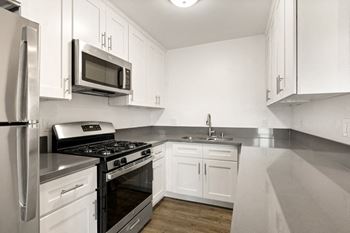 Shaker cabinets & quartz countertops*